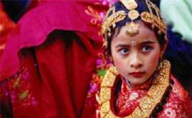 尼泊爾“活女神”悲哀：受萬人尊崇，被禁錮在寺廟，最后孤獨終老